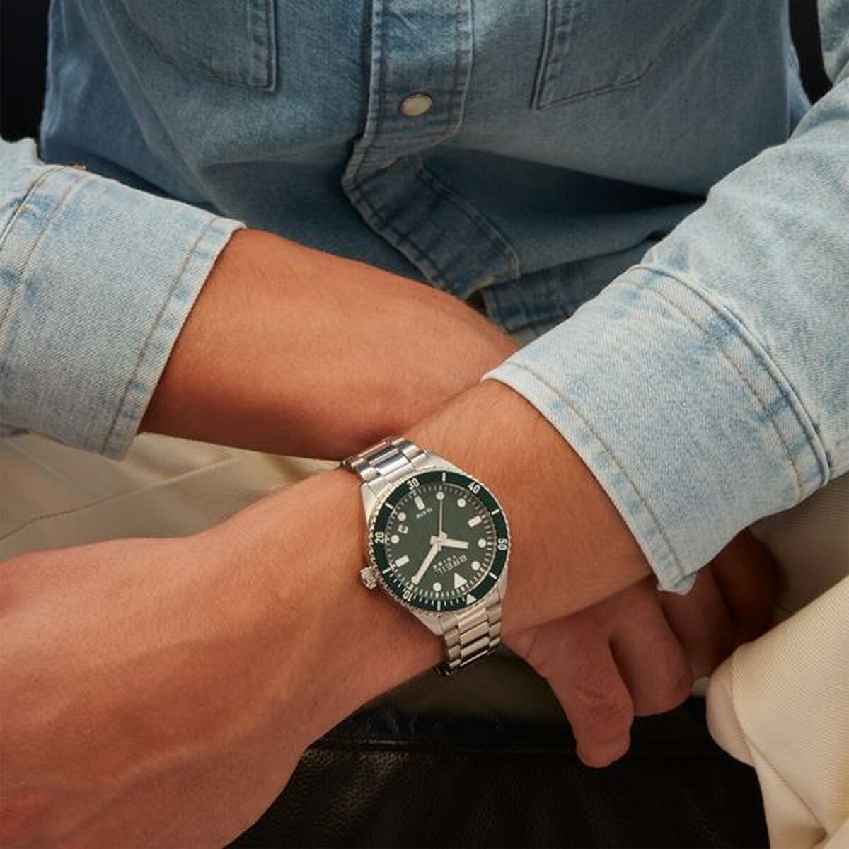 V6H1600453671B327548321BCA570274D16R6653753P5